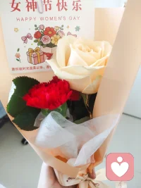 你在别人口中的好与坏，其实只和他们自己的利益有关系，你符合他们的利益，他们就会夸你抬举你，不符合他们的利益，就会批评你，打压你，甚至诋毁你！记住圈子不同，不必强融，人心不同不必强求，你永远不知道在别人的故事里自己有多少个版本，这个世界就是这样，最难猜的是人心，最难堵的是人嘴，好听的话别当真，难听的话别走心，真正的强者心态是永远不要向任何人证明自己，因为真正能让你活的自在的不是别人的掌声，而是你自己内心的那份平静配图