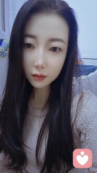 一定要做一个，淡淡的人，淡到任何关系，都伤害不到你，淡到对任何事情都无所谓。
不要去纠结别人喜不喜欢你，也不要在意他最好的朋友是不是你，更不要为了别人委屈自己。就淡淡的过，平静安稳的去生活。
要知道，任何关系，都没你的感受重要，能治愈你的也只有你自己。所以一定要把自己放在第一位，一定要把自己的身体和心理照顾好配图