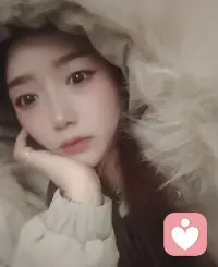 人不能太贪心了，得了千钱想万钱，当了皇上又想成仙，人就长了两只手，拿了金银镯就拿不了玉如意，遇事别较真，宽心一点，烦心事是越想越多，总能过去