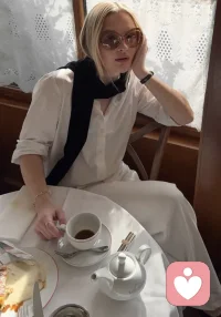 不管不顾你的人不是亲人，更不可能是朋友，所以，我就是自己的安全屋，不和任何消耗我能量的人交往，保持健康快乐的生活节奏，我做自己并忠于自己这不光是经济实力的体现更是自己赋予自己的能力。