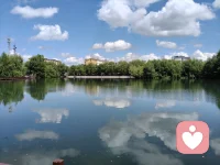 我自人间烂漫，何须借谁光暖。
 
心有繁花，眼底有星光，不困于得失，不囿于悲欢，自顾自明媚，自在又坦荡。