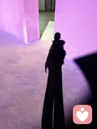 读懂同性群体心理：接纳与疏导，让每颗心灵都有归处

在多元共生的当下，同性群体的心理需求仍常被忽视。他们在自我认同、社会接纳、亲密关系中面临的独特挑战，易催生抑郁、焦虑等情绪困扰，甚至诱发双相情感障碍，亟需专业的心理支持与理解。

同性群体的心理困境，往往源于内外双重压力。自我认同阶段的迷茫、亲友不解带来的隔阂、社会偏见引发的归属感缺失，这些独特境遇容易累积负面情绪，若长期得不到疏导，便可能发展为显性心理问题。而抑郁的持续低落、焦虑的莫名恐慌、双相情感障碍的情绪起伏，更会进一步侵蚀生活质量。

专业的心理支持从不以性取向为边界。针对同性群体的心理疏导，核心在于以共情打破偏见，用专业化解困境。通过安全的倾诉空间，梳理自我认同的困惑；以科学的认知引导，缓解社会压力带来的焦虑；用定制化的疏导方法，改善抑郁情绪与双相情感波动，助力重建心理平衡。

每一种性取向都值得尊重，每一颗心灵都渴望被理解。当同性群体面临心理困扰时，不必独自承受。专业的心理支持会始终在场，以包容的姿态、专业的能力，陪伴他们穿越情绪迷雾，在自我接纳与社会包容中，寻得内心的安宁与力量。配图