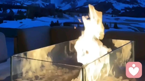 亲密关系中不确定的感情，是否要继续\n当你面对一段充满不确定性的关系，感到犹豫不决时，那种“进不敢，退不甘”的纠结本身，就是一种巨大的消耗。\n\n这份迷茫并不