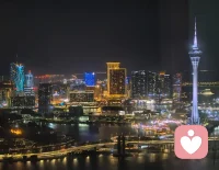 敢于袒露脆弱，其实是你内心深处最勇敢的呐喊，允许自己枯萎几天，没关系，我会在这里，陪你等待下一次盛开。配图