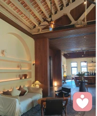 那些让你觉得不被人所知的部分，也许正是你最需要被温柔以待的部分，我就在这里安静耐心的倾听你的诉说，陪你穿越每个至暗瞬间配图