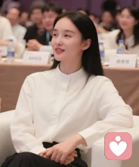 能从泥泞不堪里走出来，靠的是你自己强大的求生心力，愿力，允许自己有低谷，也允许自己暂停一些时候，但别忘记把自己给拉出沼泽，我就在这里陪你一起理清那些思绪。配图