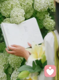 允许自己偶尔的停顿，就像允许天空有阴霾，我在，我听着呢，无论你今天经历了什么，推开这扇门，把你的情绪安放好，再轻松离开。