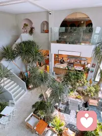 心里的褶皱，说出来就能慢慢抚平，每一种情绪都有它的位置，我愿做那个为你腾出空间的人。配图