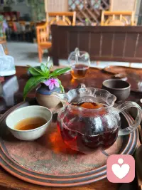 当你聚焦自己，奇迹就会发生，你不需要用别人对待你的方式，去决定你的价值，与自己在一起，所愿皆可实现，温一杯茶，等待您的倾诉。