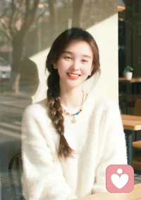 清晨向阳而行，心怀温柔善意。身为倾听者，愿收起浮躁情绪，沉淀内心温柔，接纳世间所有情绪，治愈他人也温暖自己，新的一天，放平心态，静心待人，从容生活，温柔且坚定，不负晨光，不负初心。