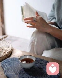 反反复复想不通的那件事，说不出口的那些心底的埋藏，越想越一团乱麻，很久很久不能得到解开，日复一日的陷入其中，在这个角落里，你被允许，被接纳，可以倾诉出那些琐事与心情，有个角落为您停留。配图