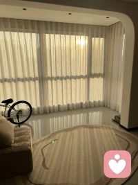 允许自己脆弱
不必永远坚强
可以哭，可以累，可以暂时停下。
但请记得——脆弱不是
终点，而是重生的起
就像春大的树，也要经
历寒冬的剥落，才能迎
来新绿。