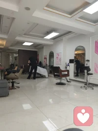 整理形象，也是整理心情。今天剪头发了
作为倾听者与咨询师，外在清爽、内在安定，才配得上每一份信任。
好好爱自己，是一切疗愈的开始。配图