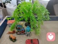 见天见地见众生见自己。陪你见天地，看见广阔世界，拓宽认知边界；陪你见众生，明白众生皆在情绪中浮沉，你的苦从不是孤单的；陪你见自己，在苦难沉浮中看清自己如一片叶的位置，分清什么是自己的责任，什么是他人的课题。这一路，助人与自助，接纳每一份情绪，也守住彼此的节奏。