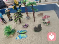 见天见地见众生见自己。陪你见天地，看见广阔世界，拓宽认知边界；陪你见众生，明白众生皆在情绪中浮沉，你的苦从不是孤单的；陪你见自己，在苦难沉浮中看清自己如一片叶的位置，分清什么是自己的责任，什么是他人的课题。这一路，助人与自助，接纳每一份情绪，也守住彼此的节奏。