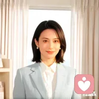 最近在接个案和自我成长中，我有个新感悟。我们常说‘谁痛苦谁改变谁成长’，但我发现，痛苦不代表改变或成长本身是痛苦的。真正让我们痛苦的是不接纳——执着于改变现状，却看不见自己当下的需求。其实痛苦只是成长的信号，提醒我们该停下来接纳自己了。成长不一定痛苦，它更像是接纳后自然发生的蜕变，让我们成为更完整、舒展的自己。说到底，我们需要改变的不是自己本身，而是对自己的看法。