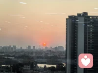 “你不需要成为别人眼中的完美，你只需要成为自己心中的完整。”
—— 心理学告诉我们，真正的幸福来自于内心的满足，而不是外界的评价。配图