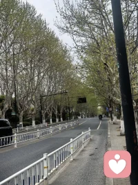 孤独感确实很难熬，尤其是当你希望有人理解，却感觉无人可诉的时候，谢谢你现在愿意告诉我这些