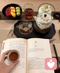 情绪的垃圾桶也需要定期清理，承接了太多的负能量，记得给自己留一点放空的时间。爱自己，才能更好地爱别人。