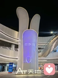 倾听不是简单的沉默，而是用灵魂去触碰另一个灵魂。每一次对话，都是一次双向的救赎。