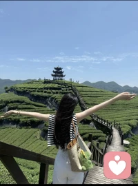 照片的意义是让瞬间成为永恒，爱自己
不要因为任何放松的时间而有负罪感，
做自己的主角，
允许自己晒晒太阳、吹吹风，
找到自己的节奏，
接受自己的笨拙。