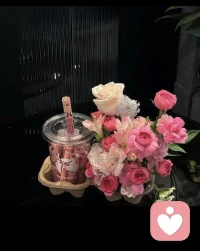 如果你追一匹蝴蝶，你会很累；但如果你种满花园，蝴蝶自会飞来。成功不是战胜别人，而是改变自己。