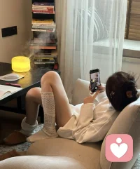 可人生本就无常，从来没有永恒不变的依靠，
我们终其一生，就是要学会给自己搭建多个支点，
让我们的内心越来越有底气，过上真正喜欢的日子。
-
加缪曾说：“我的灵魂与我如此遥远，
而我的存在，却如此真实。”