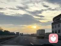 稻盛和夫说：
你相信什么，就会吸引什么。
你坚持什么，最终就会拥有什么。
 
很多人一直平庸，不是不够努力
是心里先否定了自己，提前输掉了人生。
 
1⃣ 相信自己，是你翻盘的第一步配图