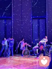 致那逝去的青春，
爱的懵懂无知，
爱的年少轻狂
爱的那么纯粹
爱的惊心动魄
若此刻想起，心还能加速——
那说明青春从未真正离去。
它只是换了一种方式，在血液里低语：
那些热烈、笨拙、毫无保留的瞬间，
塑造了今日依然会悸动的你。

调整呼吸，不是为了平复心跳，
而是为了在接下来的岁月里，
以更沉稳的节奏，继续勇敢地活，深沉地爱。

心还跳着，青春就还在余震。
你还活着，爱就永远有下一个章节。配图