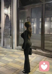 《人民日报》：“如果你抑郁，说明你活在过去；如果你焦虑，说明你活在未来；如果你平静，才说明你活在当下。 ​​​配图