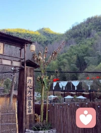  生活从没有标准答案，快乐也不止一条途径。不必事事追求完美，不必强迫自己坚强，偶尔脆弱、偶尔偷懒、偶尔难过，都是生活的常态，接纳不完美的自己，才是最治愈的事。