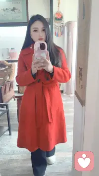 不再向外求偏爱与懂得，
开始向内求安稳与自渡。
把期待收回，把心修好，
自己圆满了，世界就温柔了。
最好的修行，
是不再强求别人，
而是不断修正自己。
向内扎根，向外生长，
安静，坚定，不慌不忙。