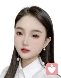 女人最高级的气场，是内在的沉稳和智慧，丰富的知识储备，对事、物、人有自已的判断标准，善良但不软弱，不违和但有分寸的边界感！这样的女性，自带光环，举手投足，一言一行，皆是魅力❤️