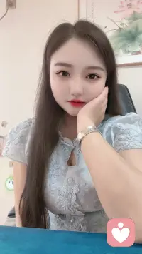 路是一步一步走出来的，再难的坎，再难熬的低谷，都会熬过去。日子会慢慢明朗起来。加油