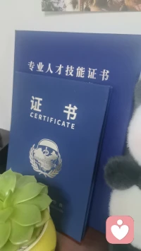 想要摆脱无意义内耗，可以记住三个简单实操方法：第一，划定思考时限，给自己十分钟专门用来胡思乱想，时限一到立刻停止思绪，转移注意力做家务、散步；第二，区分可控与不可控，已经发生的无法更改，旁人的想法不受我们掌控，只聚焦自己能改变的小事；第三，学会课题分离，别人的情绪是别人的课题，你的人生由自己做主，不必为他人的言行买单。配图