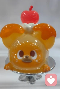 【踢猫效应】

踢猫效应描绘的是一种典型的负面情绪传递链条，源于一则故事：父亲在公司受批评，回家责骂孩子，孩子生气踢了身边的猫，猫受惊逃窜引发意外。
人的坏情绪会顺着社会关系、强弱等级向下传递，弱者往往成为最终的发泄对象。在生活中，职场压力、人际矛盾带来的负面情绪，很容易被转嫁到家人、朋友等更弱势的对象身上，形成恶性循环。
这一效应揭示了情绪失控的危害，不仅伤害身边人，还会破坏人际关系。学会控制情绪、合理疏导压力，不做坏情绪的传递者，才能避免无辜者受牵连，维护良好的人际氛围。配图