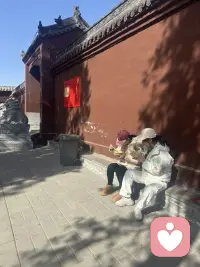 特别喜欢村上春树的一句话，不是所有的鱼都会生活在一片海里。人各有不同，所以无论遇到什么样的人，都不要觉得很稀奇！