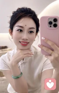 朋友怕打扰，亲戚怕议论，那些卡在喉咙里的话，那些不敢外露的脆弱，其实不用自己扛，我在这里，不评判，不打断，只做你专属的情绪树洞，你想说的都可以放心讲！