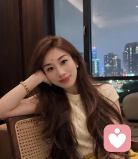 “白天强颜欢笑，深夜独自崩溃？心里堵得慌却找不到人说？怕被说矫情、怕被评判？其实你不用硬扛——我不是来灌鸡汤、讲道理的，只是安静接住你的委屈、焦虑和说不出口的难过。想哭就哭，想骂就骂，这里没有‘你该坚强’，只有‘我在听’。”配图