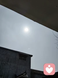 太阳很暖，被暖暖的太阳照到，心也是暖的配图