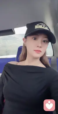 情绪没有对错，允许自己哭，自己坚强的活着。坚持下来你会发现会还你一个阳光的自己。配图