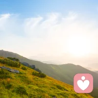 “不必急着给出答案，不必强撑着微笑。
风会慢慢吹散乌云，我会静静听你说完。
每一种情绪，都值得被温柔安放✨
#倾听师 #治愈 #心理”配图