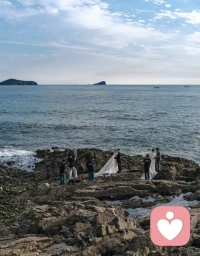 长期困在焦虑里，不是你不够好，只是心太累了。
允许自己不安，把注意力拉回当下，做一件小事、深呼吸、好好照顾自己，慢慢就会松下来。配图