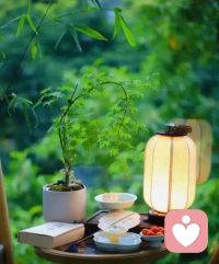 往前看，别回头！
其实选错了就选错了，不要总是一遍遍去想什么“如果当初”，人生不可能每个选择都正确，很多事就算能重来一遍，以当时的心智和阅历，还是会做出同样的选择，避免不了同样的结果。所以，不用回头看，也不必批判当时的自己。配图