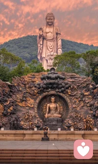 消费、迷信和性都兼具一些调节心理的功能，所以它注定不可能完全保持理性，不如说能够承载快感或者满足的行为，都难以使人一直保持理性，因此要求别人或者自己在特定时刻必须理性是比较困难的，这也是人和人之间难以相互理解的地方。