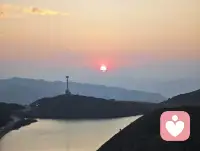 今天是3月4日，星期三，农历正月十六。晨光破云处，万物正生长，今天也要追着光去闯！努力并不是为了得到想要的，而是为了能够拒绝不想要的。