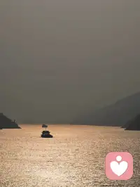 今天是3月15日，星期日，农历正月二十七。生活就是用好心情过好自己，与其等待机会，不如主动创造。今天是我们最年轻的一天，好好把握，不留遗憾。相信自己，相信努力。配图