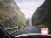 不要向生活认输，三局两胜就是赢。如果风景不够好，那就多走几步路，如果路不好走，那就放慢脚步。只要还在路上，总能找到属于自己的方向，追光的人，从不迷路。