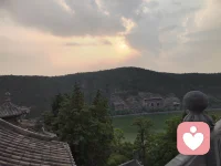他人的言行举止或许会激发我们的感受，但绝非产生这些感受的原因。感受源自我们如何看待他人的言行以及我们当时的需要和期待。配图