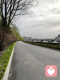 之前看到一句话，是这样说的：任何问题的到来都不需要太着急去回应，否则就是在死磕，学会让子弹飞一会。事实上不管多大的事情最后都会被解决，不要给自己太大的压力，你人生也绝对不会因为任何一件单一的事情就毁掉，给好运一点时间。 ​​​☀️
